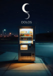 Foto van een eenzame automaat in het midden van de straat, 's nachts. Boven de automaat staat een logo met twee maantjes, en daaronder de titel DOLOS.